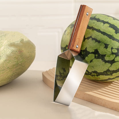 🔥 PROMO LIMITÉE 50% DE RÉDUCTION ! 🍉 Coupe-Pastèque Multifonction en Acier Inoxydable – Design Triangle, Capuchon de Protection ✂️
