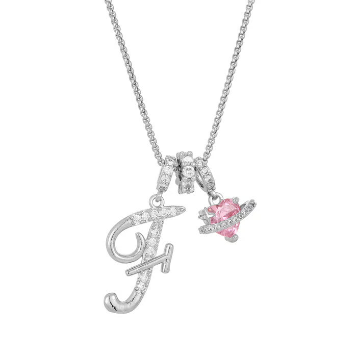 💖Dernier jour : 50 % de réduction ✨ Collier avec pendentif lettre de A à Z et trois breloques🎀