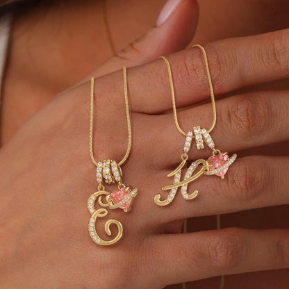 💖Dernier jour : 50 % de réduction ✨ Collier avec pendentif lettre de A à Z et trois breloques🎀