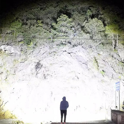 📢📢50 % de réduction – Lampe de Poche Zoomable à 7500 Lumens 🔦🏔️ Étanche IPX7, Rechargeable USB-C & Fonction Power Bank !