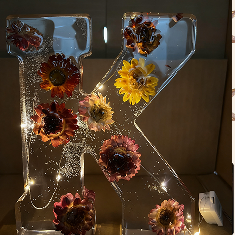 Lettre Lumineuse Florale en Résine - Veilleuse LED