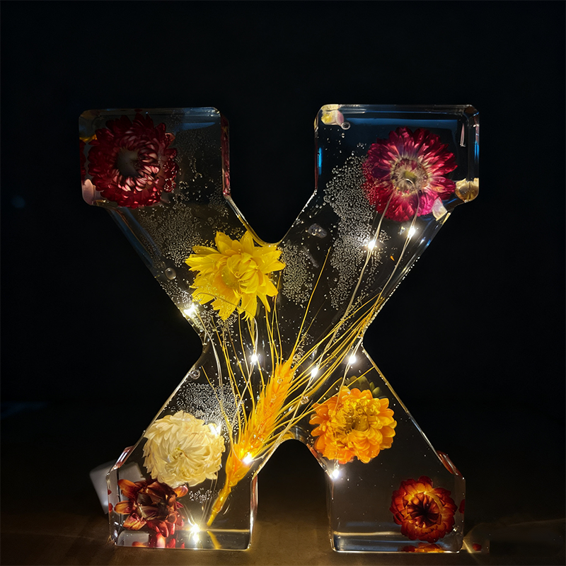 Lettre Lumineuse Florale en Résine - Veilleuse LED