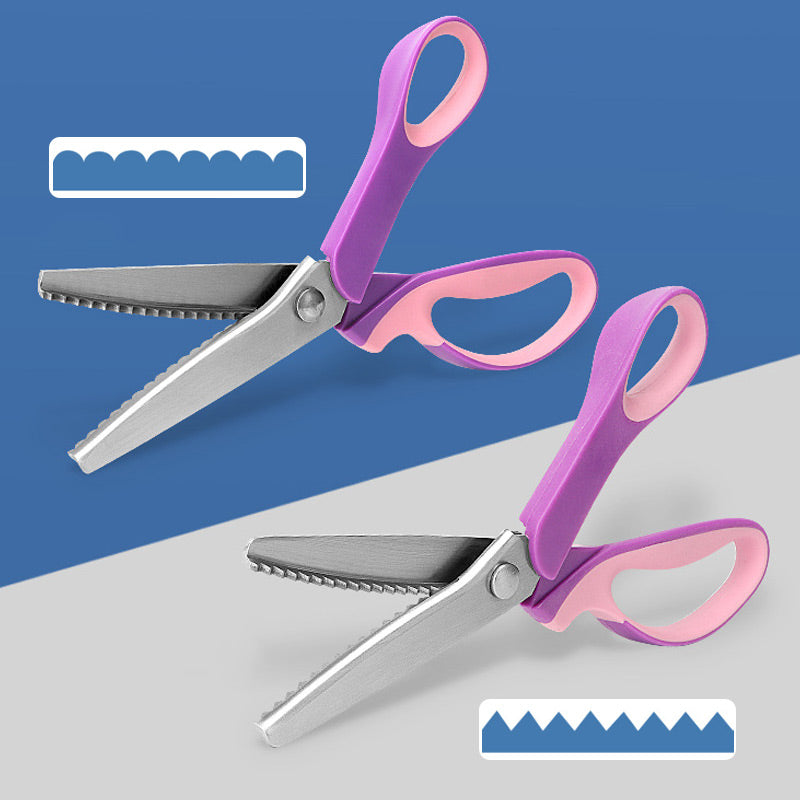 ✂️🧵 Ciseaux multifonctions en zigzag – Lames dentelées anti-effilochage, ressort confortable, coupez tissu, papier et cuir avec une finition propre, le couteau suisse des loisirs créatifs 🌸🎨