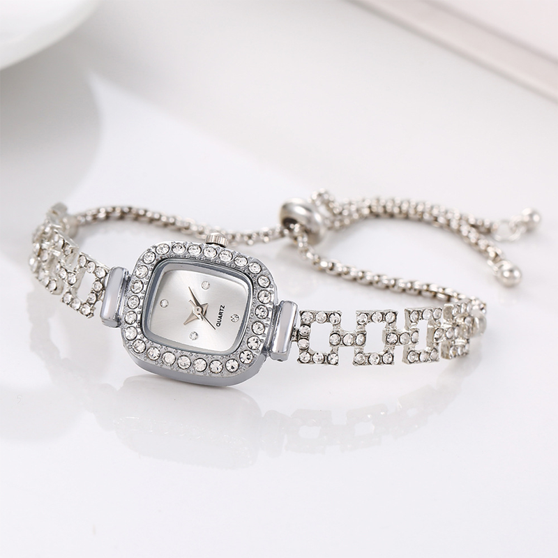 ⏳Spécial à durée limitée⏰Montre bracelet carrée à quartz avec cordon coulissant pour femme ⌚🌸